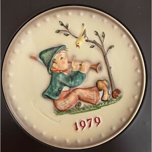 Schmid 1977 Christmas Plate Limited Edition - Sister Berta Hummel